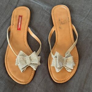 UNIONBAY Silver Bow Tan Sandals